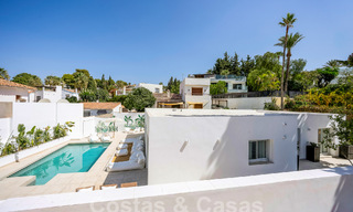 Sfeervolle luxevilla in Ibiza-stijl te koop, dicht bij alle voorzieningen van Nueva Andalucia, Marbella 56915 