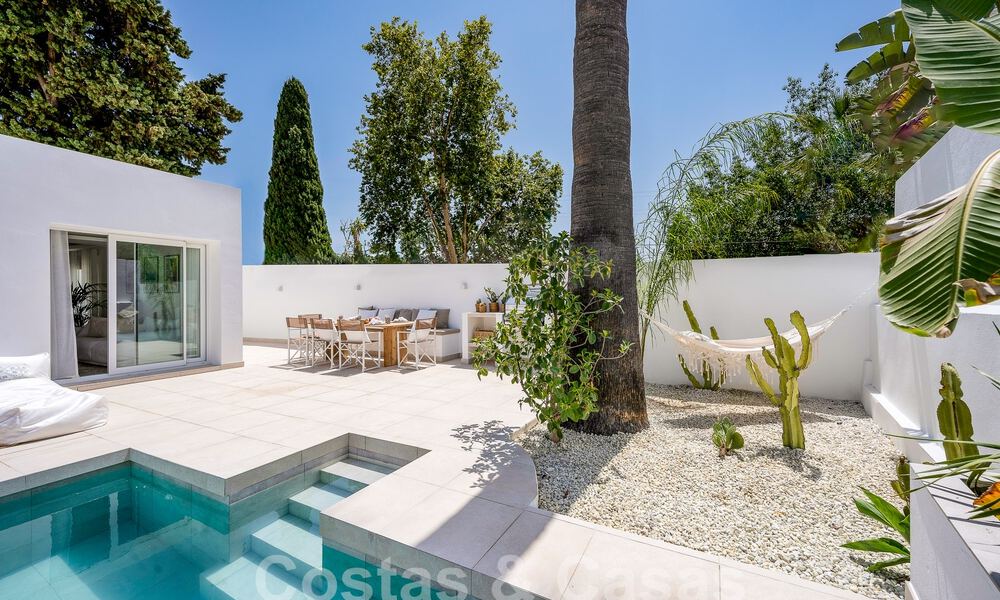 Sfeervolle luxevilla in Ibiza-stijl te koop, dicht bij alle voorzieningen van Nueva Andalucia, Marbella 56916