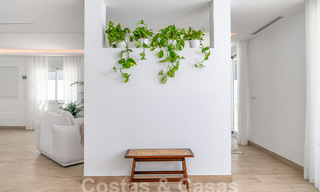 Sfeervolle luxevilla in Ibiza-stijl te koop, dicht bij alle voorzieningen van Nueva Andalucia, Marbella 56919 