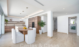 Sfeervolle luxevilla in Ibiza-stijl te koop, dicht bij alle voorzieningen van Nueva Andalucia, Marbella 56927 