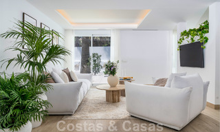Sfeervolle luxevilla in Ibiza-stijl te koop, dicht bij alle voorzieningen van Nueva Andalucia, Marbella 56937 