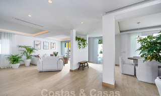 Sfeervolle luxevilla in Ibiza-stijl te koop, dicht bij alle voorzieningen van Nueva Andalucia, Marbella 56942 