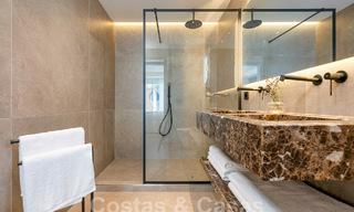 Sfeervolle luxevilla in Ibiza-stijl te koop, dicht bij alle voorzieningen van Nueva Andalucia, Marbella 56953 