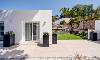 Sfeervolle luxevilla in Ibiza-stijl te koop, dicht bij alle voorzieningen van Nueva Andalucia, Marbella 56962 
