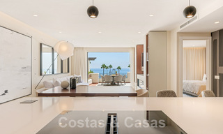 Luxe penthouse te koop in een gated eerstelijnsstrand complex met magnifiek zeezicht op de New Golden Mile tussen Marbella en Estepona 56966 