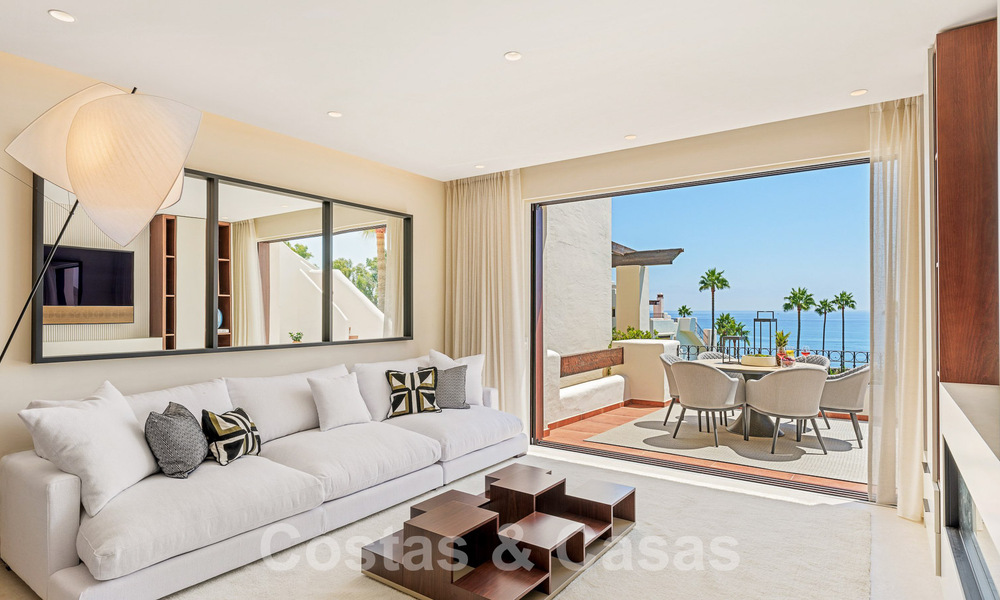 Luxe penthouse te koop in een gated eerstelijnsstrand complex met magnifiek zeezicht op de New Golden Mile tussen Marbella en Estepona 56967