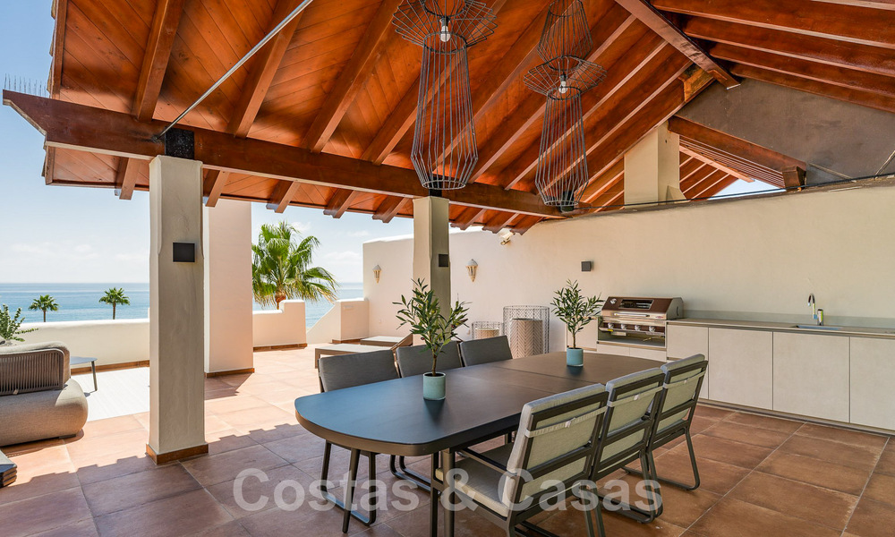 Luxe penthouse te koop in een gated eerstelijnsstrand complex met magnifiek zeezicht op de New Golden Mile tussen Marbella en Estepona 56977