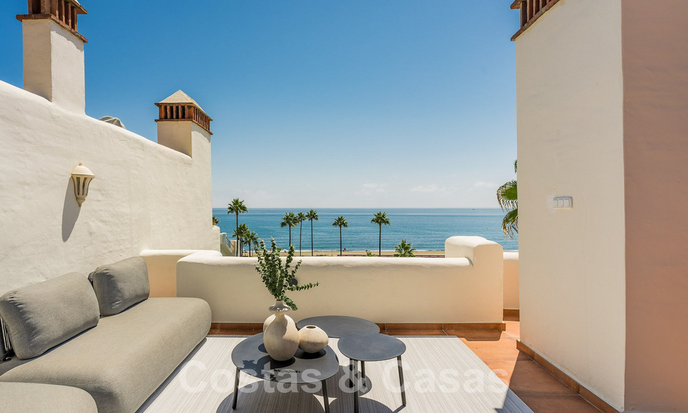 Luxe penthouse te koop in een gated eerstelijnsstrand complex met magnifiek zeezicht op de New Golden Mile tussen Marbella en Estepona 56978
