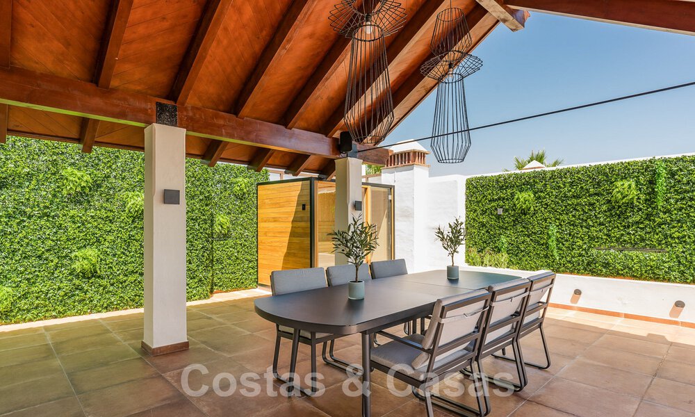 Luxe penthouse te koop in een gated eerstelijnsstrand complex met magnifiek zeezicht op de New Golden Mile tussen Marbella en Estepona 56980