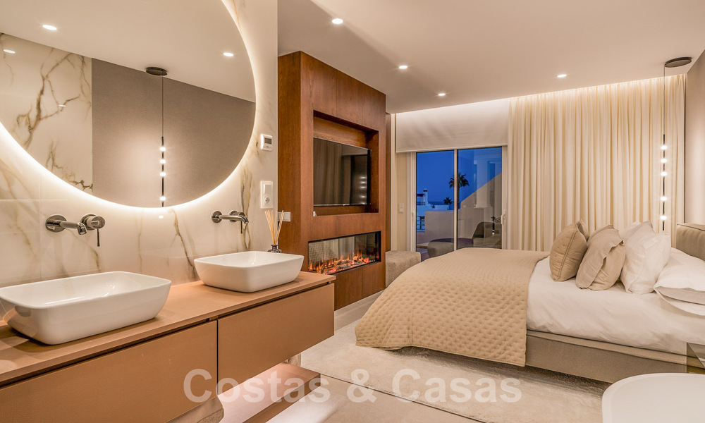 Luxe penthouse te koop in een gated eerstelijnsstrand complex met magnifiek zeezicht op de New Golden Mile tussen Marbella en Estepona 56995