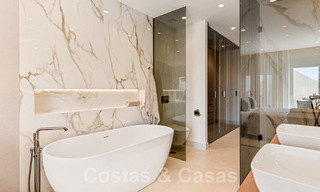 Luxe penthouse te koop in een gated eerstelijnsstrand complex met magnifiek zeezicht op de New Golden Mile tussen Marbella en Estepona 56999 