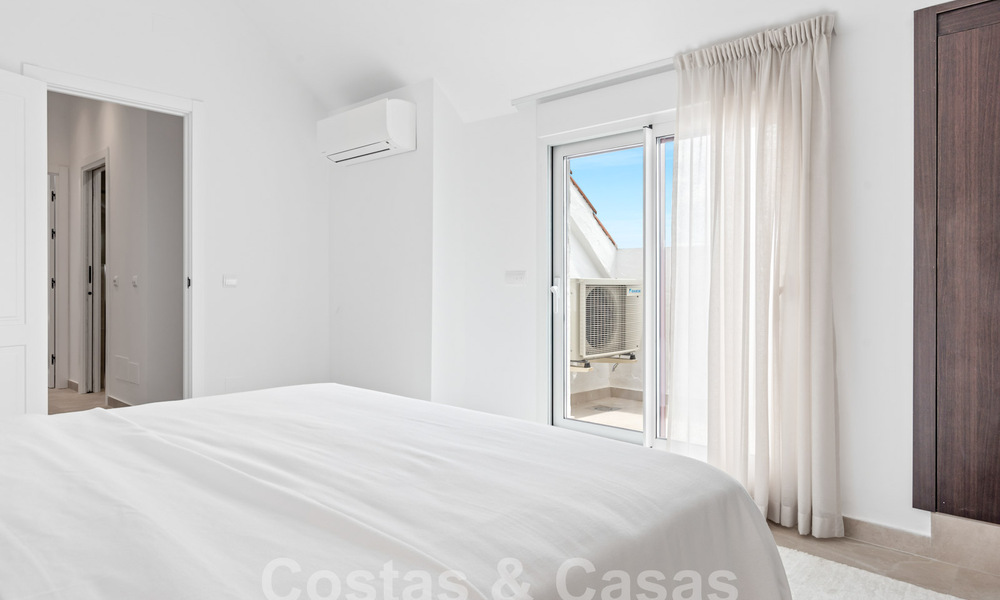 Eigentijds gerenoveerd penthouse te koop op loopafstand van alle voorzieningen en Puerto Banus in Nueva Andalucia, Marbella 57426
