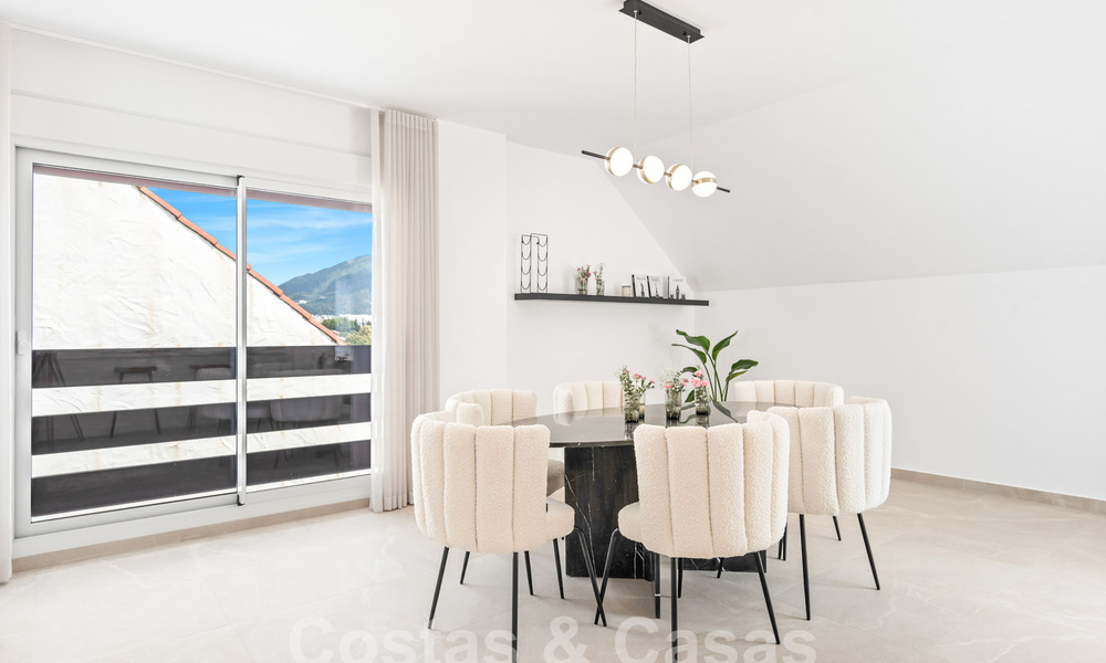 Eigentijds gerenoveerd penthouse te koop op loopafstand van alle voorzieningen en Puerto Banus in Nueva Andalucia, Marbella 57444
