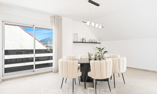 Eigentijds gerenoveerd penthouse te koop op loopafstand van alle voorzieningen en Puerto Banus in Nueva Andalucia, Marbella 57444 
