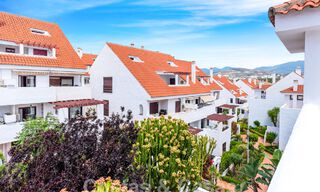 Eigentijds gerenoveerd penthouse te koop op loopafstand van alle voorzieningen en Puerto Banus in Nueva Andalucia, Marbella 57456 