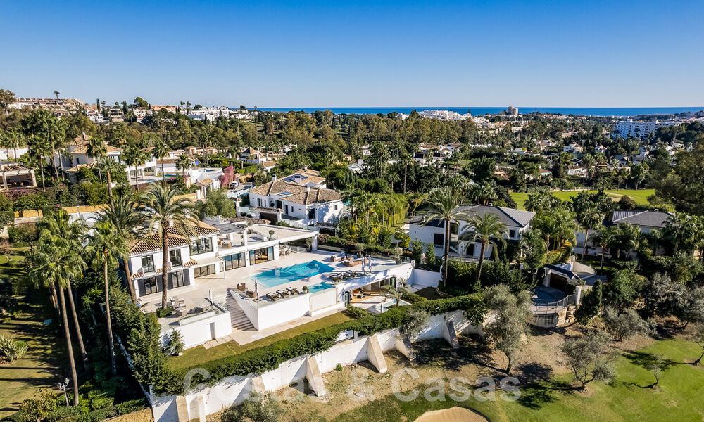 Modern gerenoveerde mediterrane luxevilla te koop, gelegen eerstelijns golf, hartje Nueva Andalucia, Marbella 57011