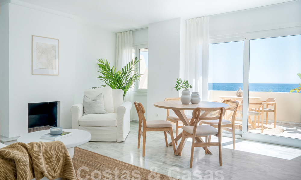 Schitterend, eerstelijnsstrand penthouse te koop met panoramisch zeezicht op enkele minuten van Estepona centrum 56881