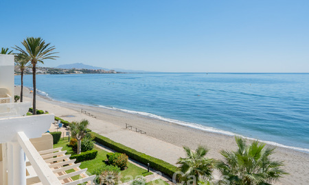 Schitterend, eerstelijnsstrand penthouse te koop met panoramisch zeezicht op enkele minuten van Estepona centrum 56887