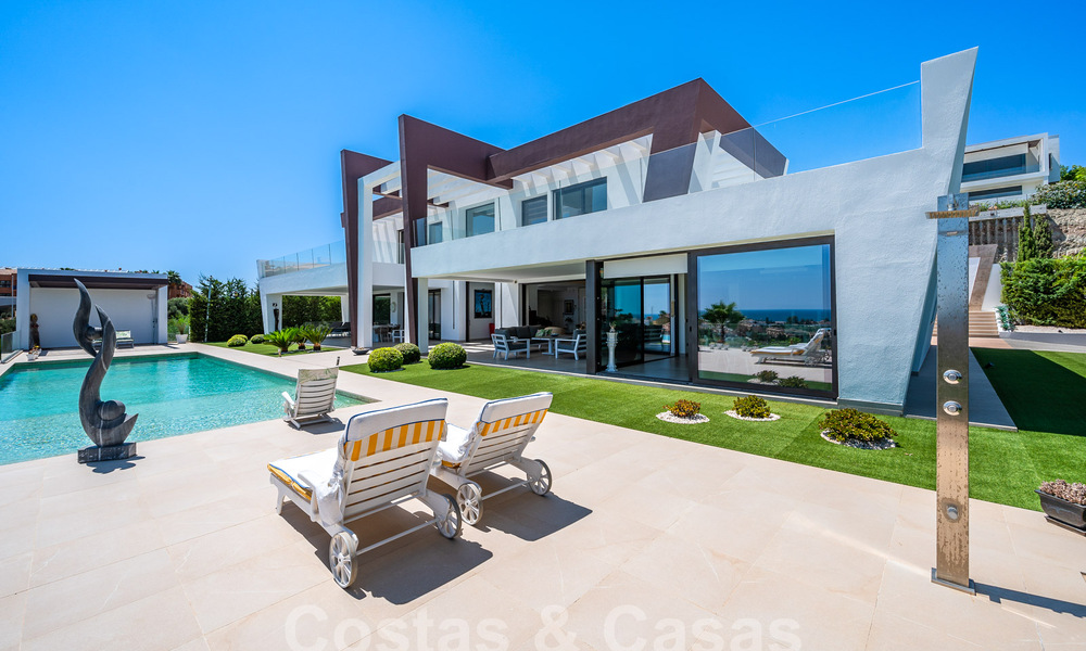 Moderne luxevilla te koop met zeezicht in een vijfsterren golfresort in Marbella - Benahavis 57596