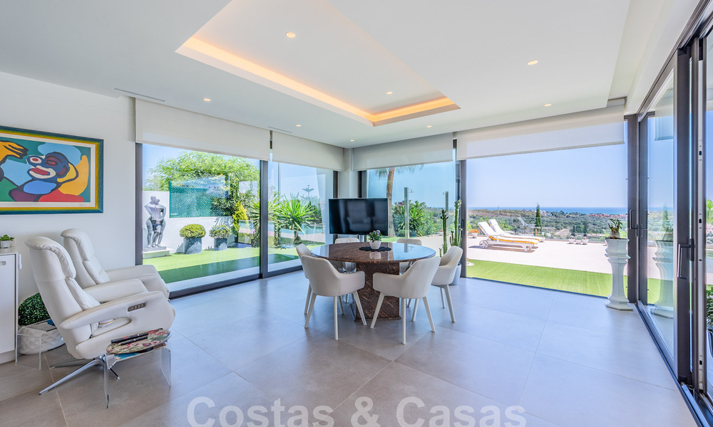 Moderne luxevilla te koop met zeezicht in een vijfsterren golfresort in Marbella - Benahavis 57613