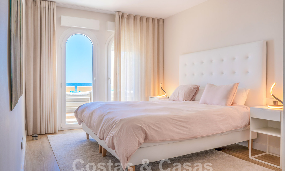 Fantastisch, eerstelijnsstrand appartement te koop met frontaal zeezicht op enkele minuten van Estepona centrum 57049