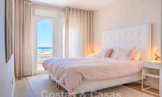 Fantastisch, eerstelijnsstrand appartement te koop met frontaal zeezicht op enkele minuten van Estepona centrum 57049 