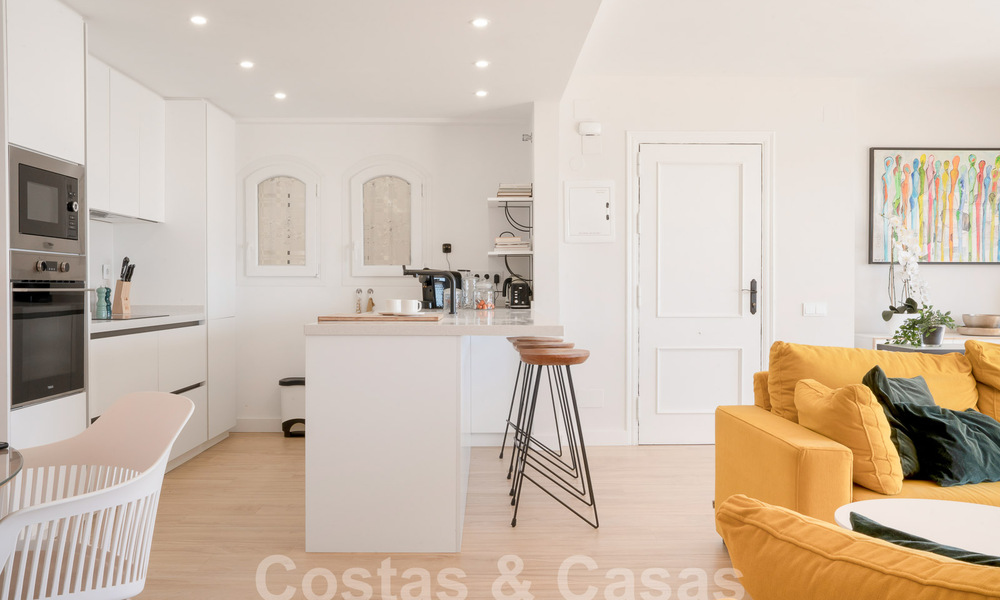 Fantastisch, eerstelijnsstrand appartement te koop met frontaal zeezicht op enkele minuten van Estepona centrum 57069