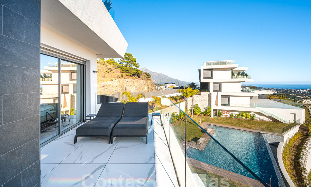Boutique appartement te koop met panoramisch zeezicht, in een gated complex in de heuvels van Marbella - Benahavis 57740