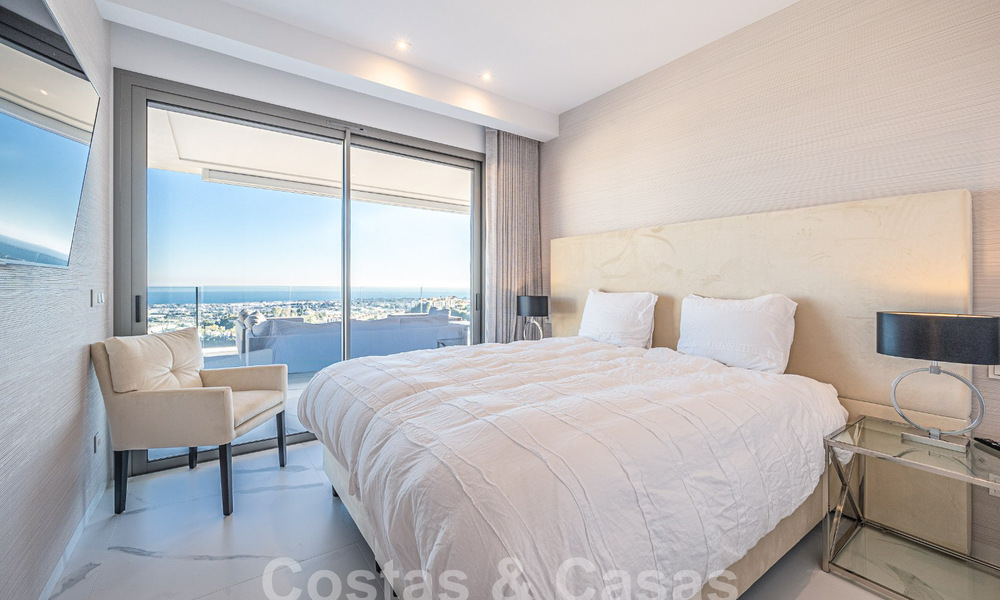 Boutique appartement te koop met panoramisch zeezicht, in een gated complex in de heuvels van Marbella - Benahavis 57742