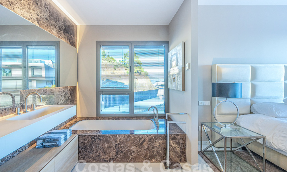 Boutique appartement te koop met panoramisch zeezicht, in een gated complex in de heuvels van Marbella - Benahavis 57746