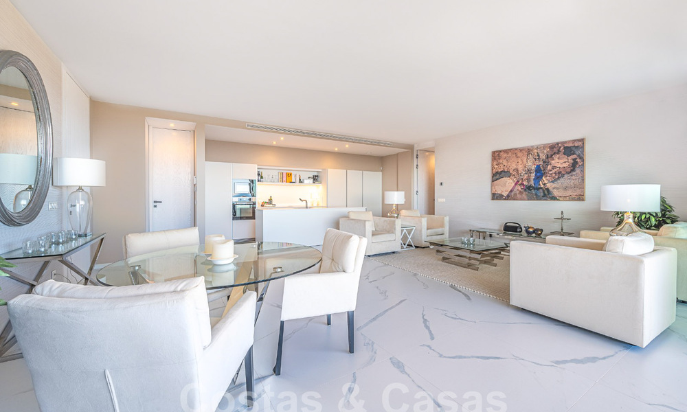 Boutique appartement te koop met panoramisch zeezicht, in een gated complex in de heuvels van Marbella - Benahavis 57750