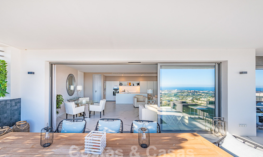 Boutique appartement te koop met panoramisch zeezicht, in een gated complex in de heuvels van Marbella - Benahavis 57752