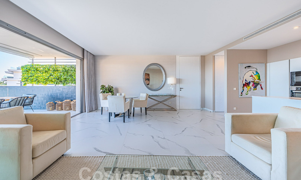 Boutique appartement te koop met panoramisch zeezicht, in een gated complex in de heuvels van Marbella - Benahavis 57754