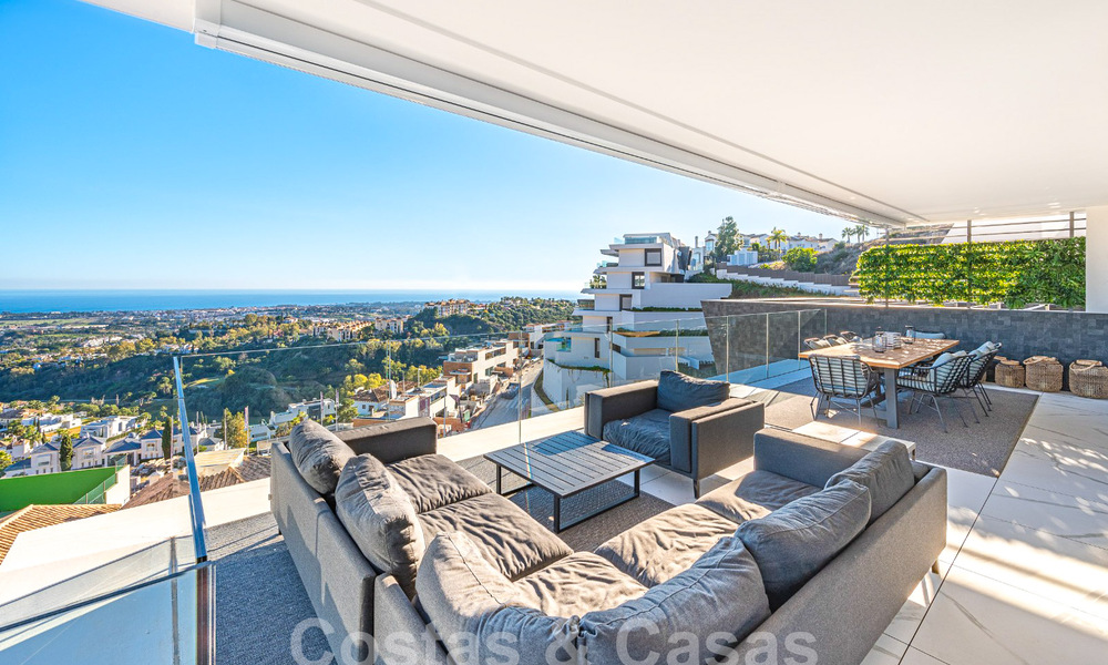 Boutique appartement te koop met panoramisch zeezicht, in een gated complex in de heuvels van Marbella - Benahavis 57756