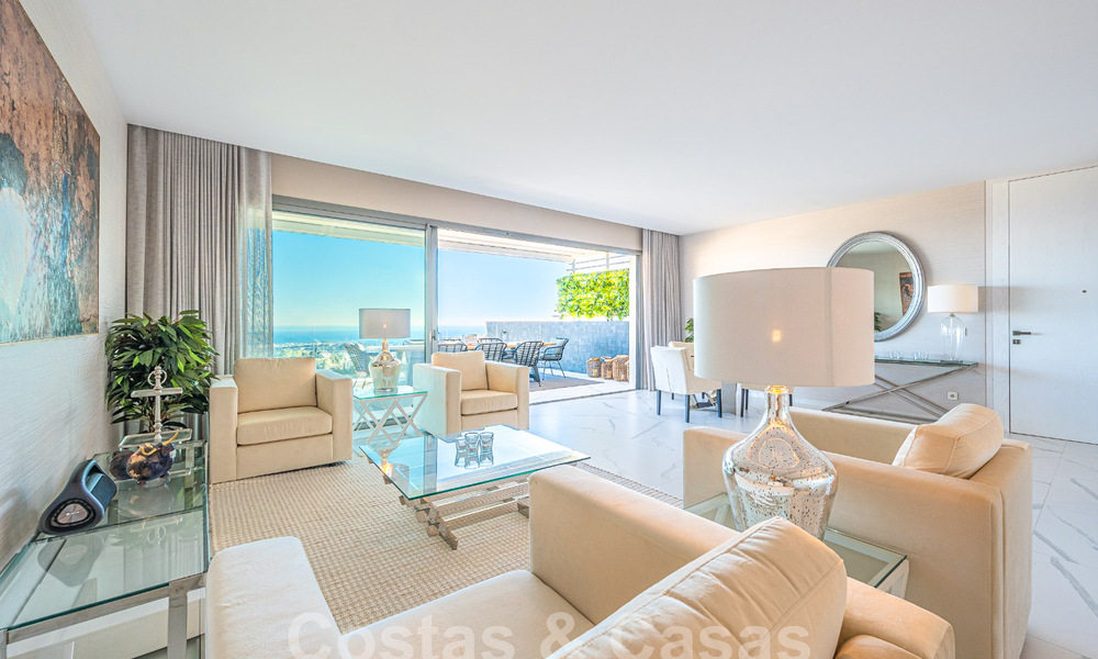 Boutique appartement te koop met panoramisch zeezicht, in een gated complex in de heuvels van Marbella - Benahavis 57763