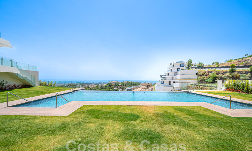Boutique appartement te koop met panoramisch zeezicht, in een gated complex in de heuvels van Marbella - Benahavis 57765