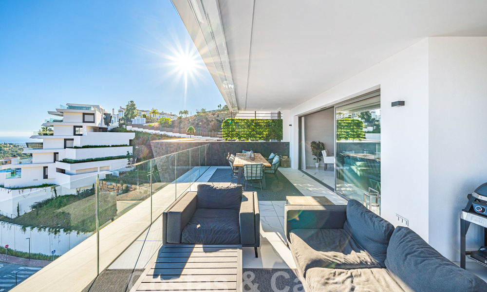 Boutique appartement te koop met panoramisch zeezicht, in een gated complex in de heuvels van Marbella - Benahavis 57768