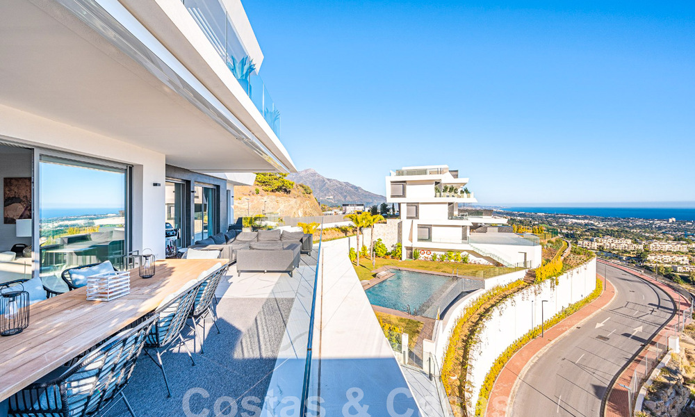 Boutique appartement te koop met panoramisch zeezicht, in een gated complex in de heuvels van Marbella - Benahavis 57773