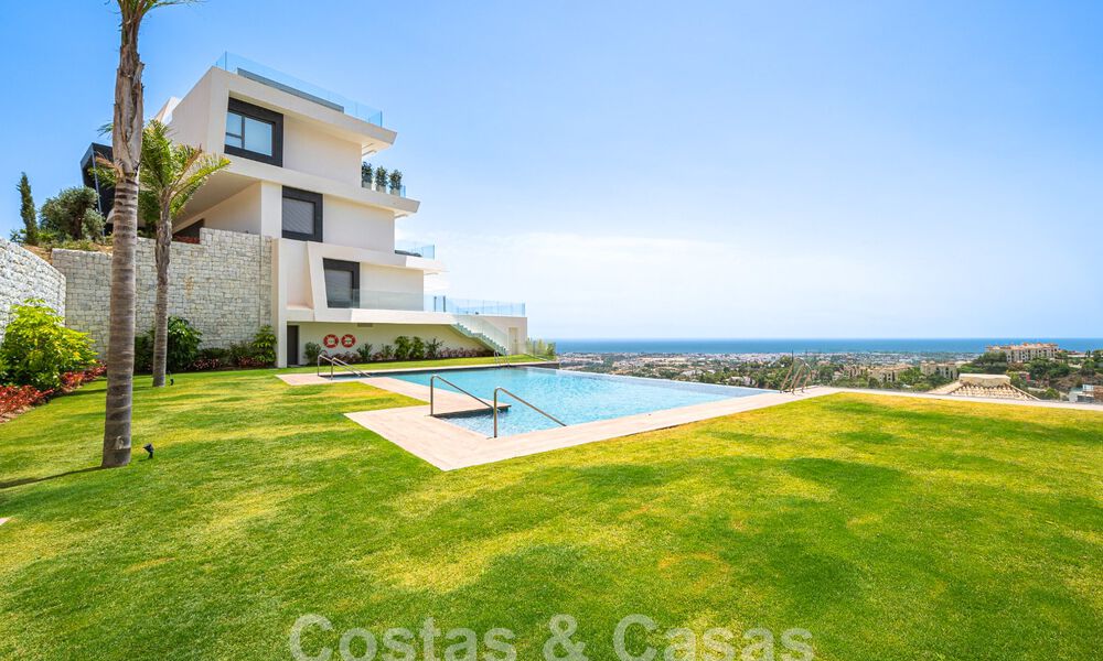 Boutique appartement te koop met panoramisch zeezicht, in een gated complex in de heuvels van Marbella - Benahavis 57776