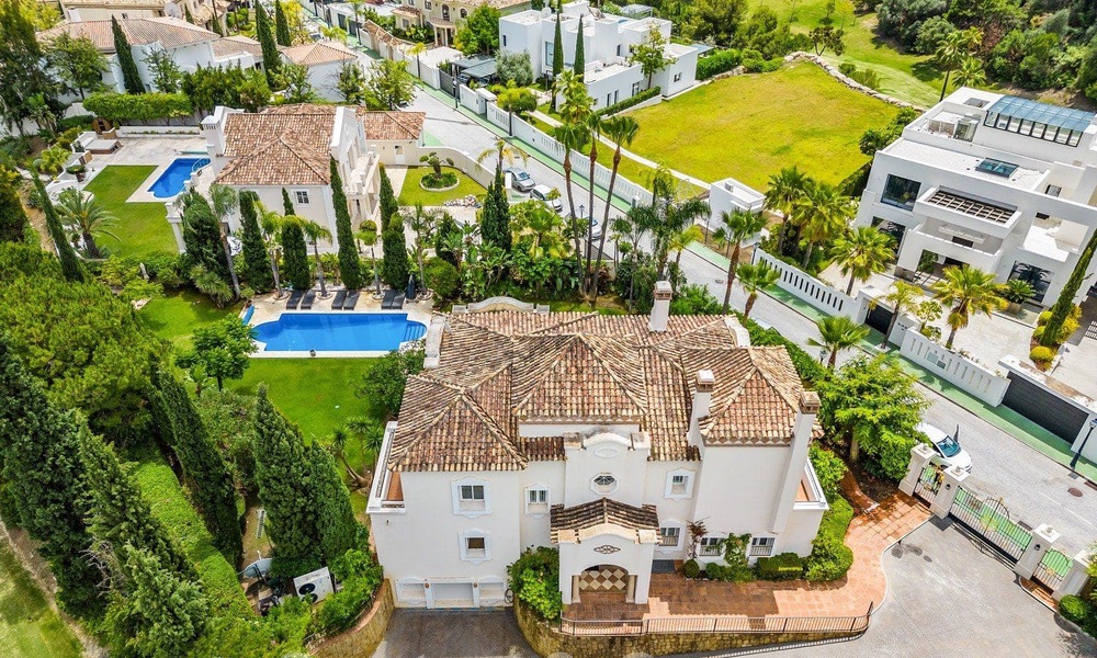 Luxevilla in een klassieke Spaanse stijl te koop in een gated golfresort van La Quinta, Marbella - Benahavis 58240