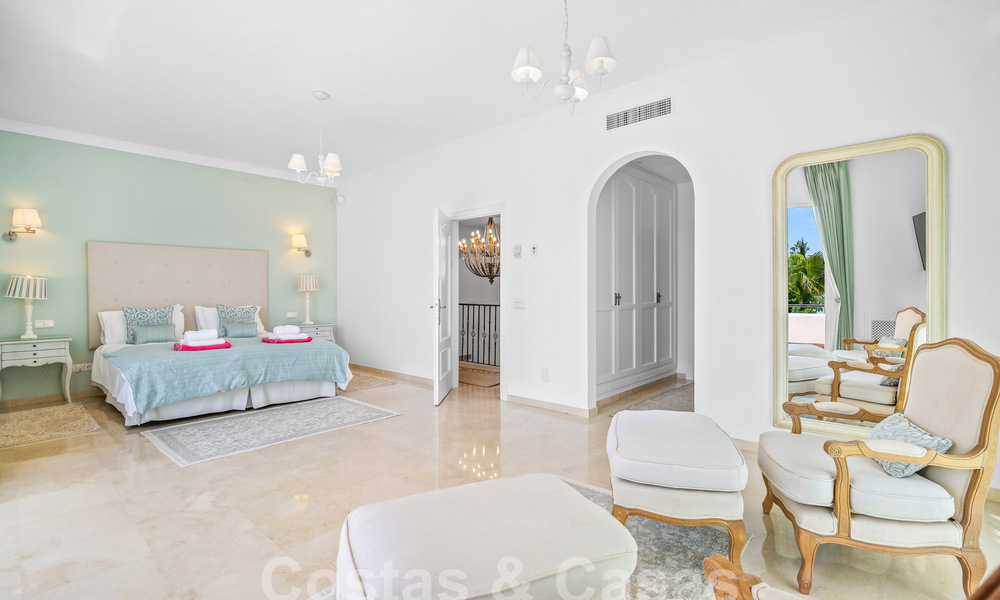 Luxevilla in een klassieke Spaanse stijl te koop in een gated golfresort van La Quinta, Marbella - Benahavis 58243