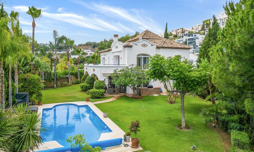 Luxevilla in een klassieke Spaanse stijl te koop in een gated golfresort van La Quinta, Marbella - Benahavis 58272