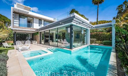 Geavanceerde designervilla met 2 zwembaden te koop, op loopafstand van het strand, Marbella centrum en alle voorzieningen 58543
