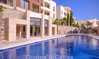 Modern penthouse op één niveau te koop met panoramisch zeezicht, in een luxueus complex van Los Monteros, Marbella 58278 