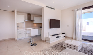 Modern penthouse op één niveau te koop met panoramisch zeezicht, in een luxueus complex van Los Monteros, Marbella 58284 