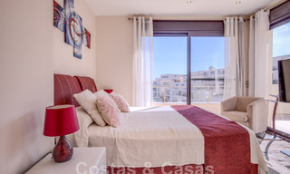 Modern penthouse op één niveau te koop met panoramisch zeezicht, in een luxueus complex van Los Monteros, Marbella 58285 