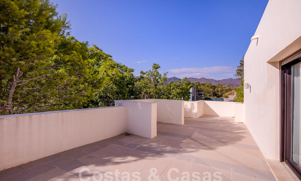 Modern penthouse op één niveau te koop met panoramisch zeezicht, in een luxueus complex van Los Monteros, Marbella 58288