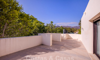 Modern penthouse op één niveau te koop met panoramisch zeezicht, in een luxueus complex van Los Monteros, Marbella 58288 