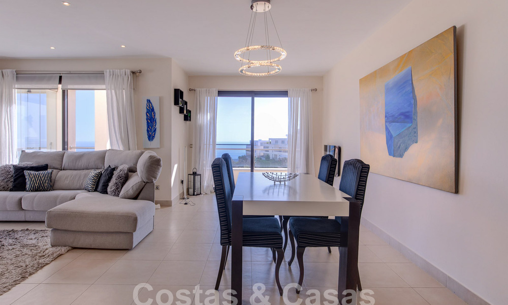 Modern penthouse op één niveau te koop met panoramisch zeezicht, in een luxueus complex van Los Monteros, Marbella 58298