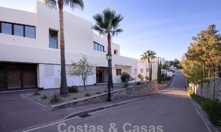 Modern penthouse op één niveau te koop met panoramisch zeezicht, in een luxueus complex van Los Monteros, Marbella 58304 